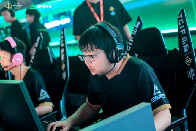 他在球場上 他在球場上