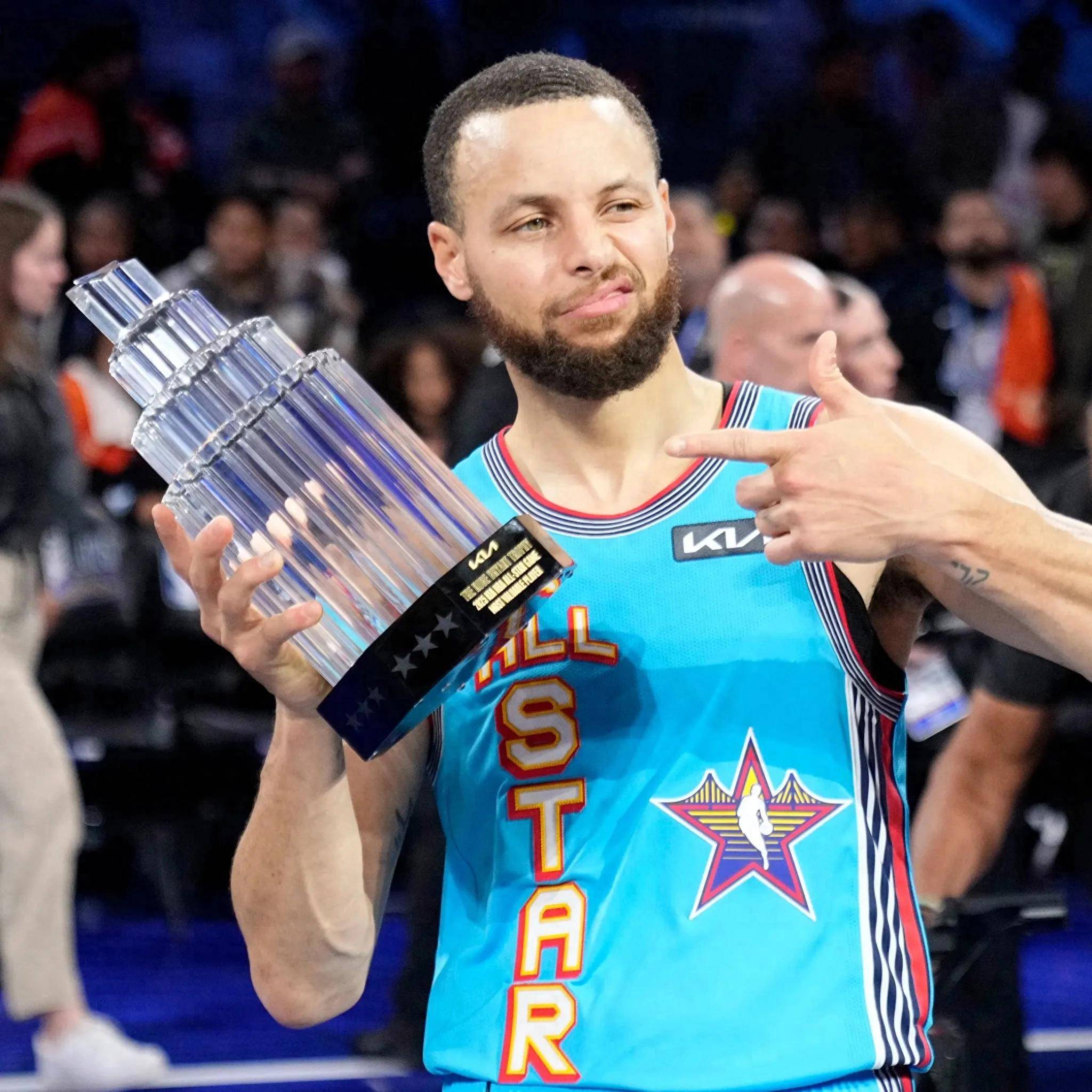 使得他不仅 使得他不仅